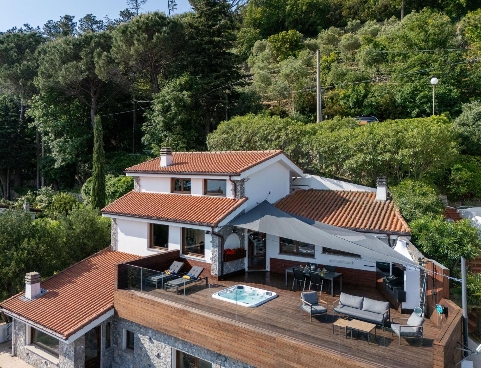 Вілла Spettacolare Vista Isola Terrazza E Idromassaggio Нолі Екстер'єр фото