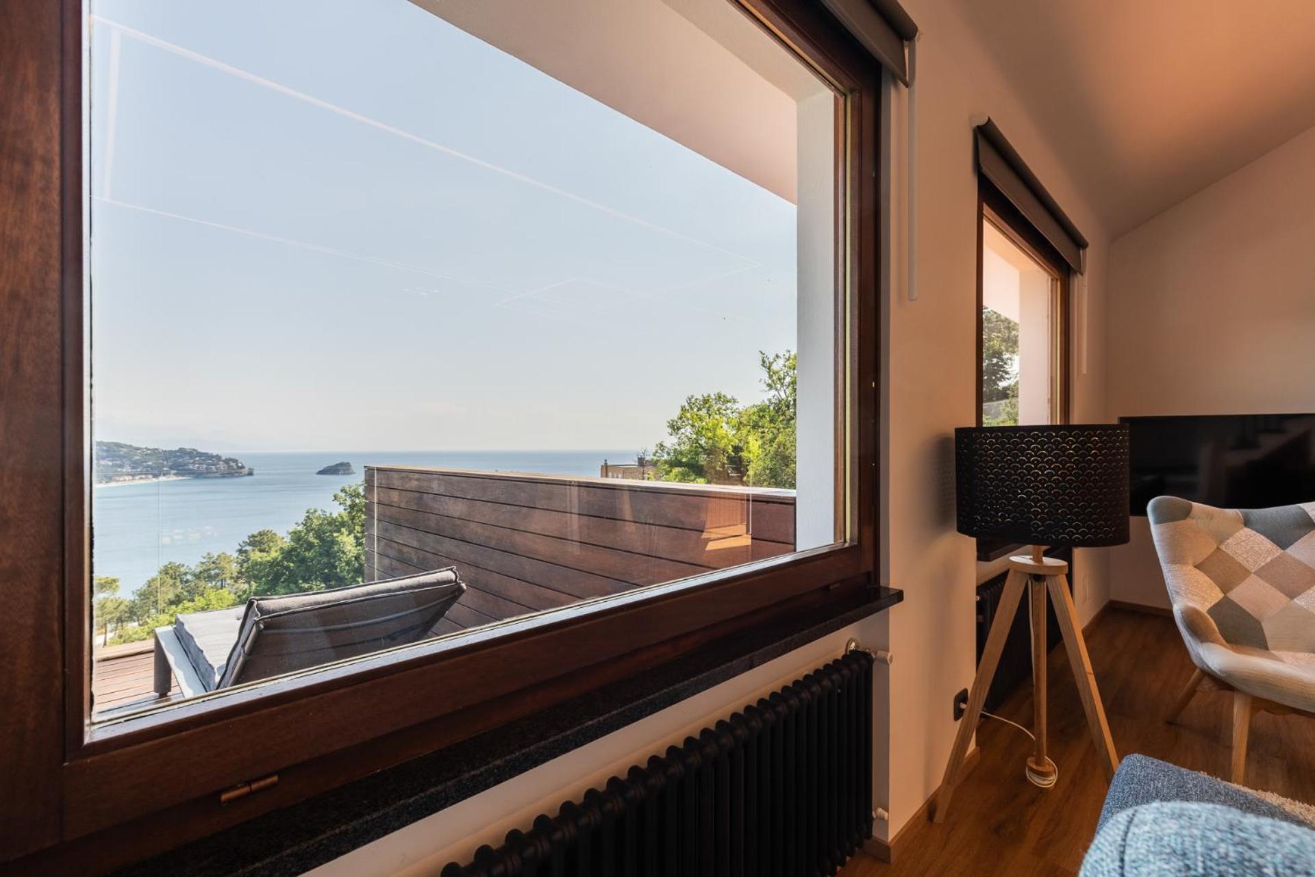 Вілла Spettacolare Vista Isola Terrazza E Idromassaggio Нолі Екстер'єр фото