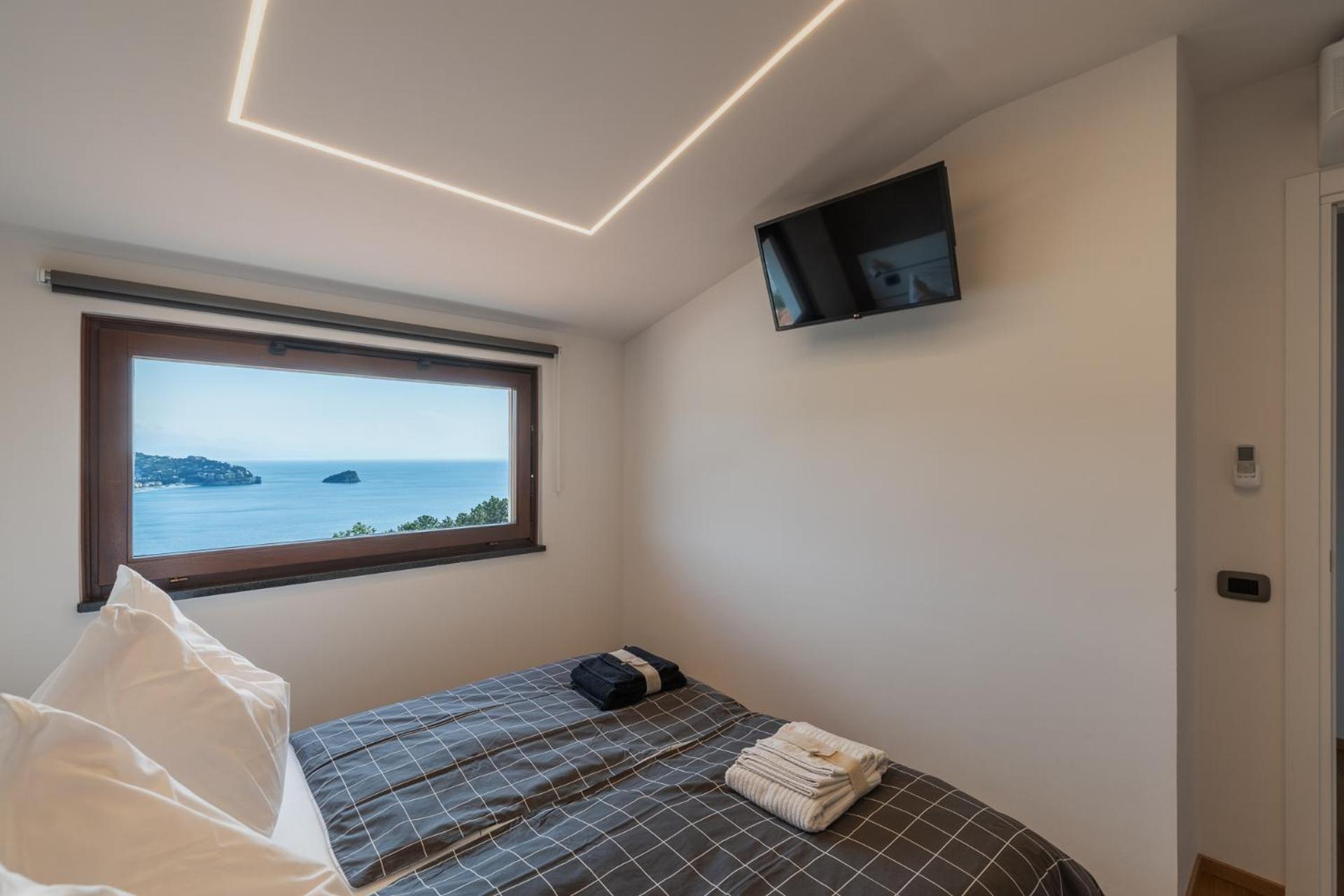 Вілла Spettacolare Vista Isola Terrazza E Idromassaggio Нолі Екстер'єр фото